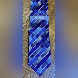 Kenneth Cole Reaction Tie - 3.25 in Blue Striped Silk Necktie - Men's Classic